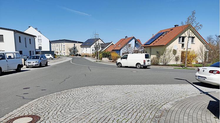 Anwohner klagen über eine unübersichtliche Verkehrsführung an dieser Kreuzung, ein Kreisverkehr soll dort aber trotzdem nicht entstehen.