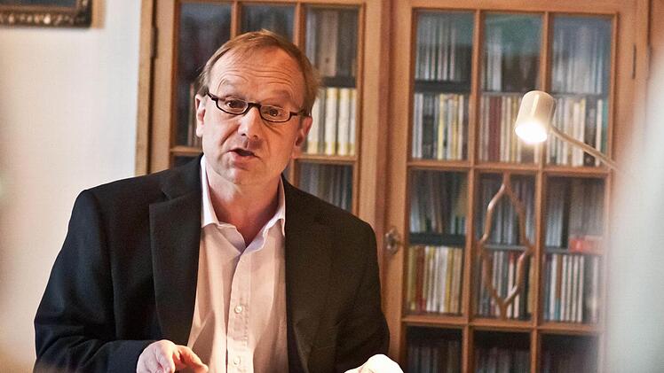 Niklaus Scheibli stellte Robert Seethalers Roman "Ein ganzes Leben" vor.Foto: Jochen Berger