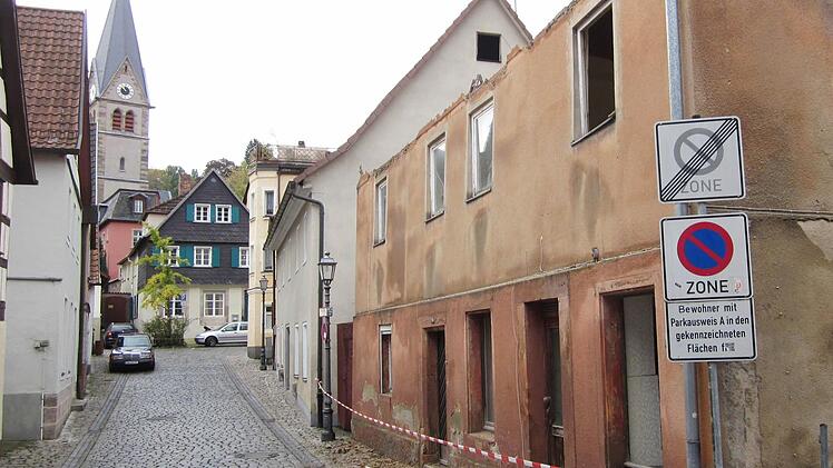 So sah das Haus noch vor einer Woche aus; hier der Blick von der Oberen Stadt zur katholischen Kirche zu Unserer Lieben Frau. Foto: Stephan Tiroch