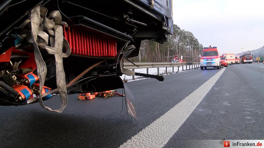 Schwerer Verkehrsunfall auf A3 bei Tennenlohe