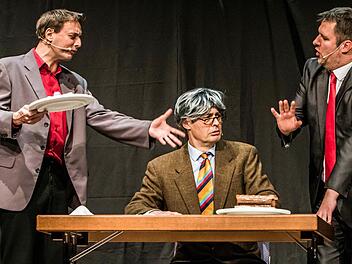 "Aller Unfug ist schwer": Das neue Programm des Trios "TBC" feierte Premiere im Coburger Kongresshaus. Foto: Jochen Berger