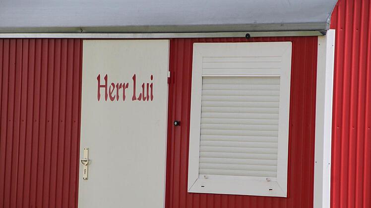 Zirkuspädagoge "Herr Lui" ist auch da - mit seinem Künstlerwagen.Foto: Ulrike Müller