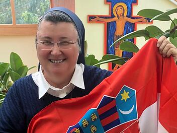 Zum Endspiel wird die kroatische Flagge in Oberlindach gehisst. Foto: Richard Sänger