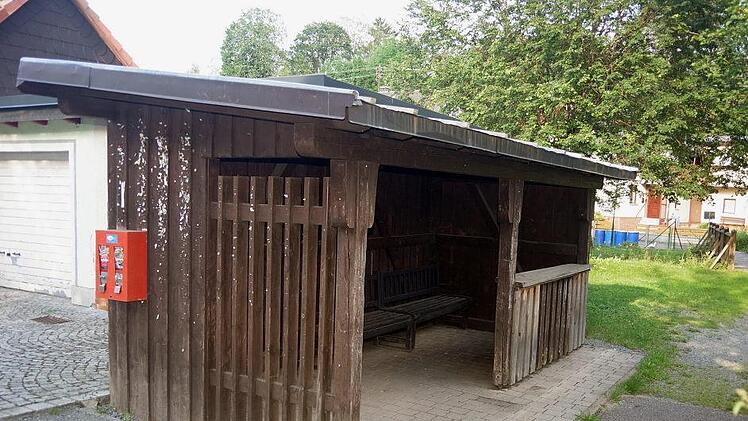 Die Bushaltestelle in Wickendorf wird instandgesetzt.Heike Schülein