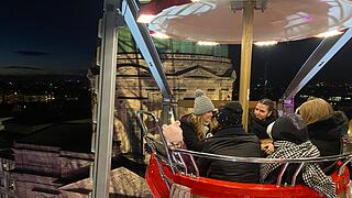 Glühwein, Bratwurst - Und Riesenrad: Winterdorf in Nürnberg eröffnet