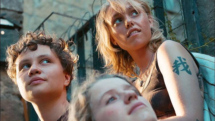 Drei Freundinnnen begeben sich in "Dead Girls Dancing" auf einen Trip durch Italien, von links: Ira (Luna Jordan) Malin (Katharina Stark) und Ka (Noemi Liv Nicolaisen).
