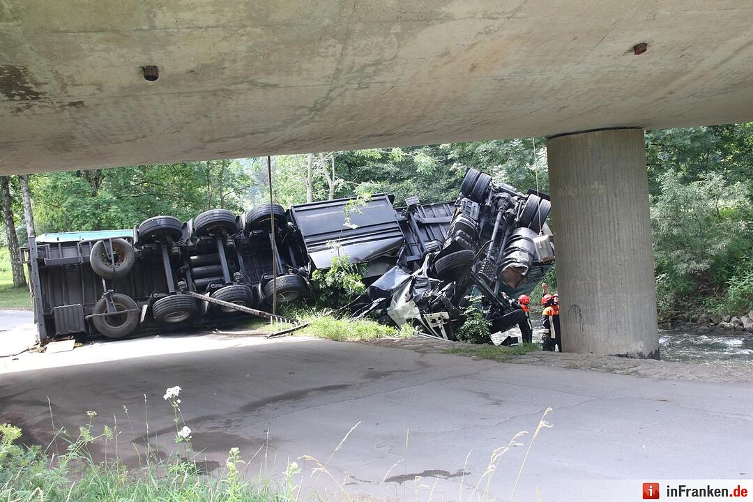 c_Lkw abgestürzt Unfall 11