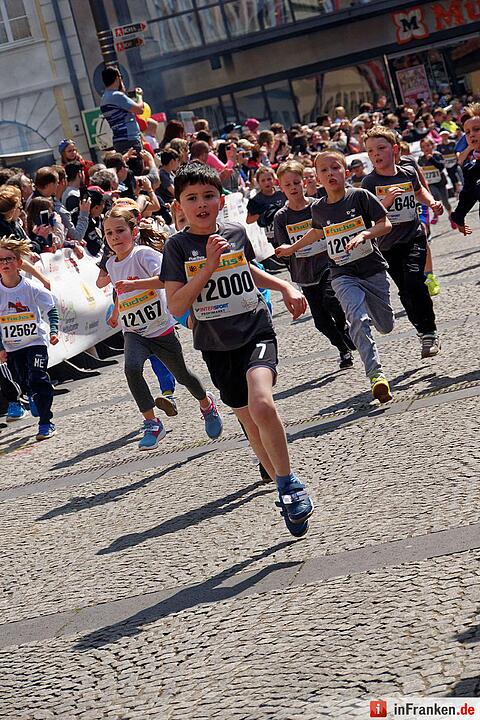 Weltkulturerbelauf 2017 in Bamberg: Der Zieleinlauf am Maxplatz
