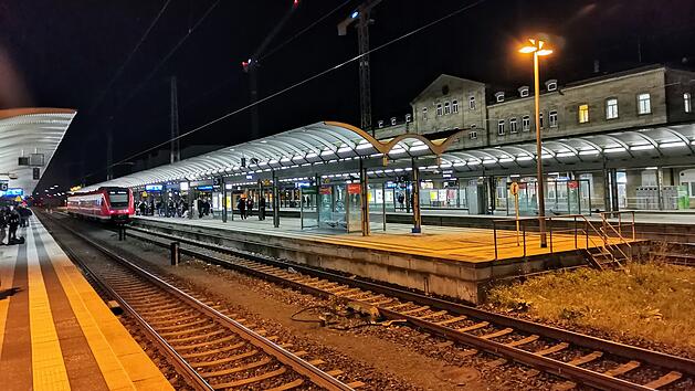 Bahnhof Bamberg bei Dunkelheit
