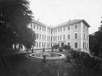 So sah Schloss Burgellern in den 1920-er Jahren aus, bevor es zum Müttererholungsheim erweitert wurde. Repro: Birgit Kastner