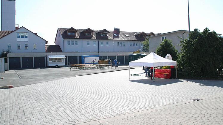 Kurz nach neun: Der Aufbau ist in vollem Gange. Foto: Jennifer Hauser