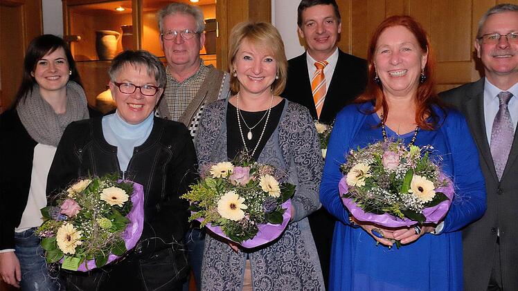 Die Volkshochschule Oberthulba und ihre Kursleiter: Irina Fehr (von links) , Rita Stürzenberger, Edwin Hüfner, Silvia Friedrich, Herbert Wehner, Bärbel Crampen und Gotthard Schlereth. Foto: Gerd Schaar