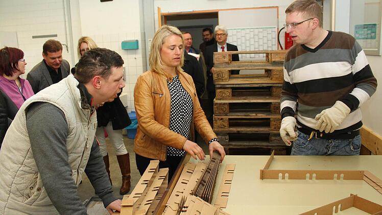 Verena Bentele bei ihrem Besuch in der WfbM Schmeilsdorf. Foto: Jürgen Gärtner