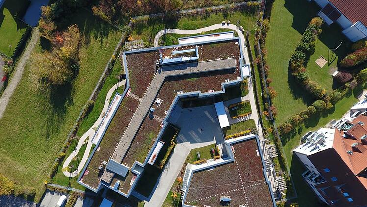 Ganz oben, hinter dem Zaun, wuchert das Dickicht, das bald einem "Garten Eden" weichen soll. Rummelsberger Diakonie