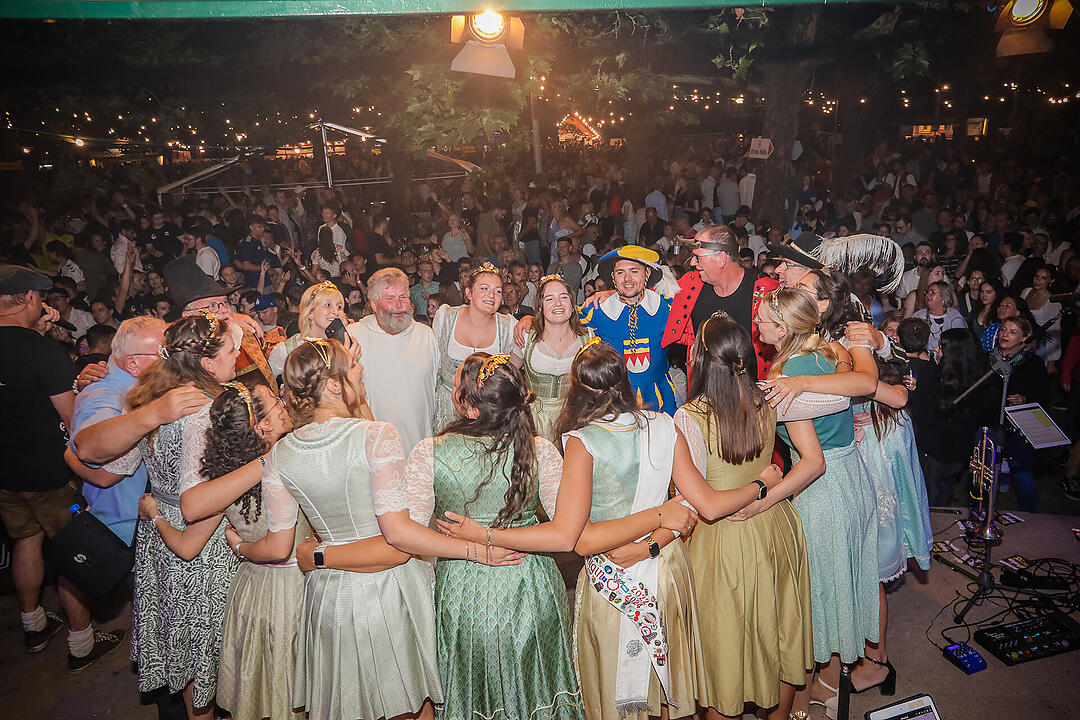 Impressionen vom größten Weinfest in Franken!