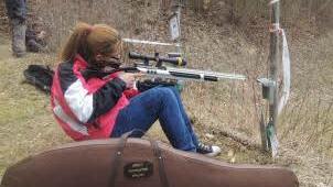 Ein überragendes Ergebnis lieferte bei ihrem Field-Target-Debüt die 14-jährige Alina Kraus in der Jugendklasse mit 33 Treffern ab. Bei der Erwachsenenwertung hätte sie mit diesem Ergebnis in der Klasse drei den vierten Platz belegt.