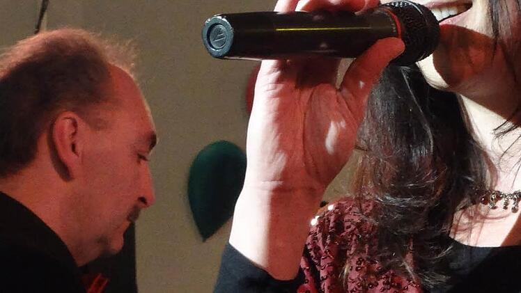 Carola Weiß-Schilling sang in "Amazing Grace" von der unendlichen Güte Jesu.