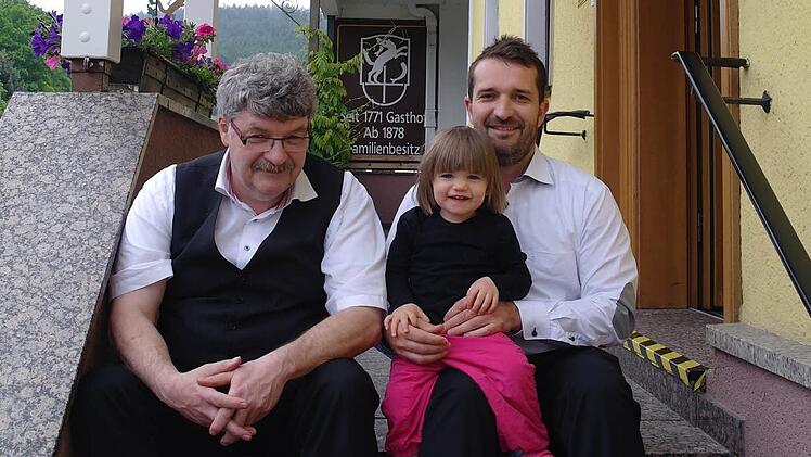 Drei Generationen: Gerd Ziegler, Sohn Harald und dessen Tochter Clara. Foto: Stephanie Elm