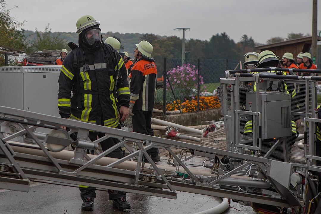 Wohnhausbrand bei Altdorf fordert Feuerwehr