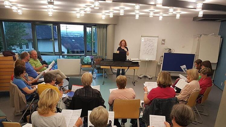 Der Chor bei einer Probe, Foto: privat
