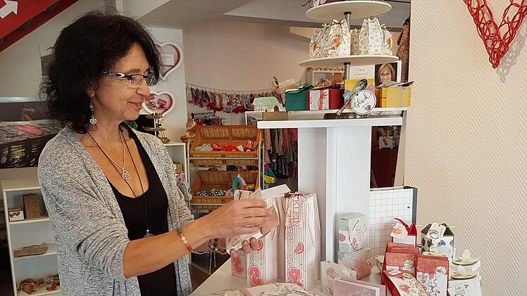 Sabine Kaim kann nach dem Umzug ihres Kreativladens "Herzstücke" vom Kressenstein in die Grabenstraße über die Kundenfrequenz nicht klagen.