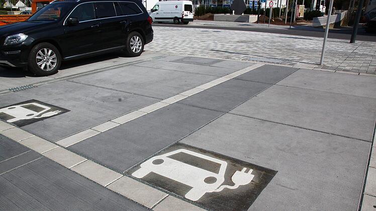 Hier kommt die neue Ladesäule auf dem Eku-Parkplatz hin.Dagmar Besand