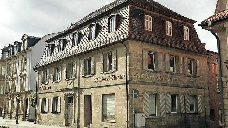 Der Standort des ehemaligen "Bayreuther Stadttores" ist am Gebäude Kressenstein 28 noch gut abzulesen, da es deutlich vor die Straßenflucht tritt. Foto: Katrin Geyer