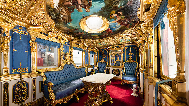 Im DB Museum N&uuml;rnberg ist mit &bdquo;Versailles auf R&auml;dern&ldquo; der Hofzug K&ouml;nig Ludwigs II. zu sehen.