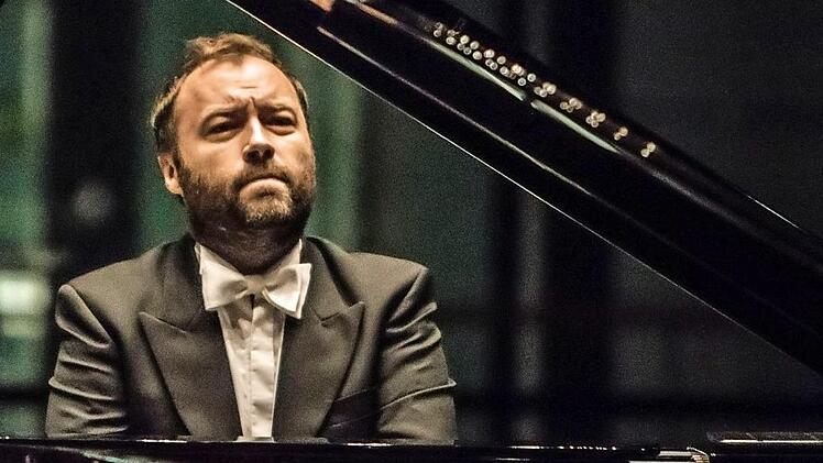 Beeindruckend: Der Pianist Piotr Salajczyk gestaltete eine außergewöhnlichen Klavierabend in Coburg. Foto: Jochen Berger
