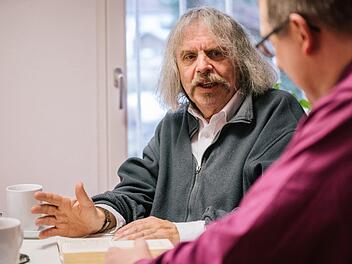 Wie kirchlich ist Weihnachten eigentlich noch? Es ist nur eine von vielen Fragen, die Pater Helmut Haagen (links) und Pfarrer Christoph Teille in unserem Doppel-Interview diskutieren. Foto: Marian Hamacher