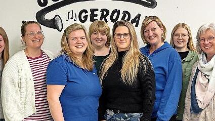 Unser Foto zeigt die Vorstandsmitglieder Lara-Marie Lins, Monja Tenberg, Lisa Väth, Vanessa Schmitt, Katharina Kuhn, Isabell Gerr, Carolin Schmitt und Elke Schneider.