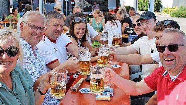 Bei bestem Wetter ließ es sich gut feiern.