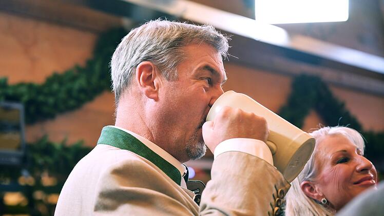 Söder singt Wiesn-Hit - Internet-Post wird als "Fiebertraum" bezeichnet