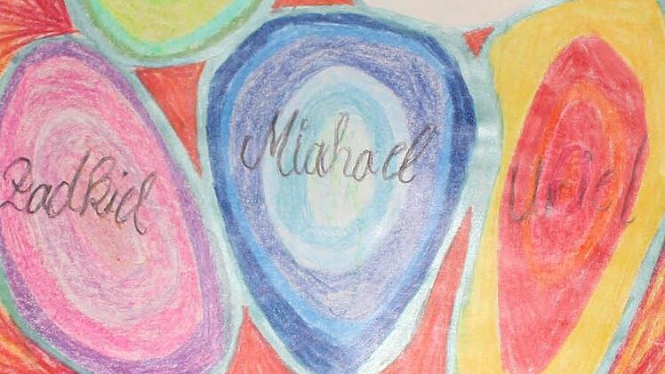 Meditationsbilder wie das der sieben Luftwesen malt Roland Noppenberger zur Entspannung. Foto: Evi Seeger