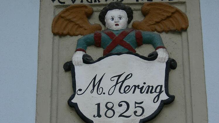Die Wappentafel am Anwesen Marktplatz 5. Foto: Erich Olbrich