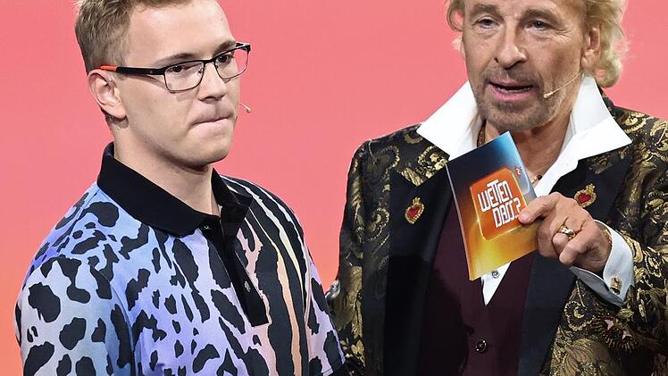 Thomas Gottschalk unterhält sich in der TV-Show mit dem späteren Wettkönig Leon Krampe.