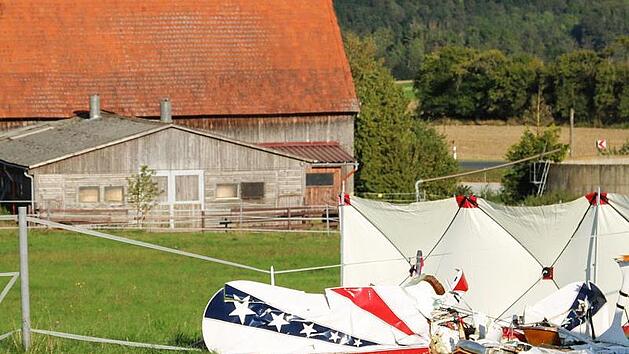 In den Tr&uuml;mmern seines Kleinflugzeugs starb am Sonntagnachmittag bei Rugendorf ein 47-j&auml;hriger Mittelfranke. Foto: Jochen N&uuml;tzel