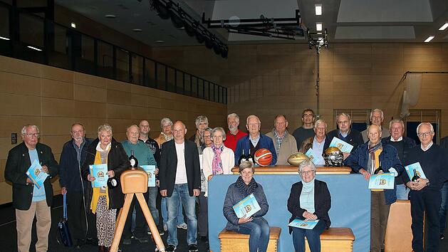 50 Mitglieder des TSV Münnerstadt, die zusammen 2065 Jahre im Verein sind,  wurden bei der Hauptversammlung geehrt. Nicht alle konnten an der  Versammlung teilnehmen. Foto: Dieter Britz