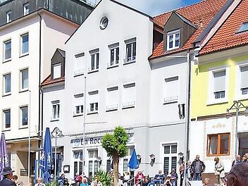 Die Alphornbl&auml;ser auf dem Marktplatz.