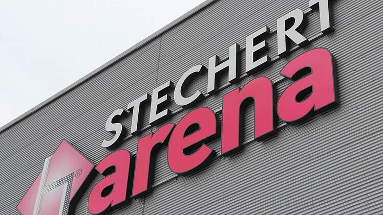Hat keine Zukunft mehr: Der Name Stechert an der Bamberger Arena.  Foto: Michael Gründel