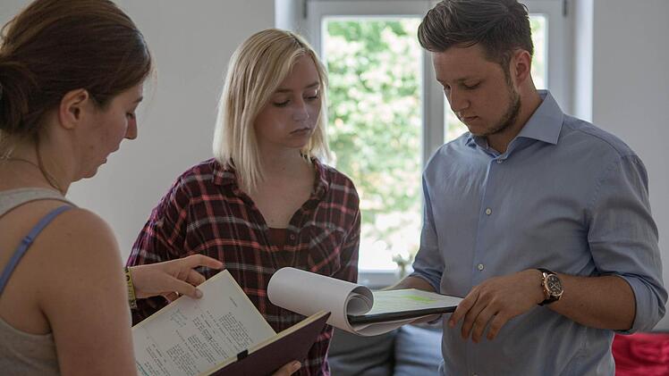 Besprechung. Foto: Projekt-Team "Untold"