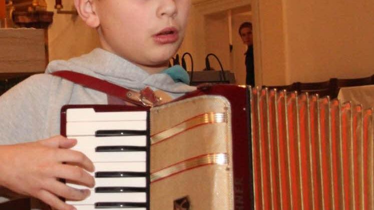 Leon Würffel hat "Jingle Bells" einstudiert.