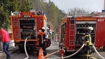 Feuerwehren aus Großenbrach, Aschach, Steinach und Hohn unterstützten mit Atemschutzgeräteträgern. Reichenbach und Windheim wurden nachalarmiert.Alexander Marx