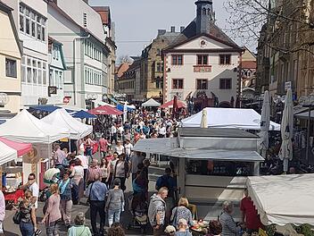 Ein Bild aus Zeiten vor der Pandemie: Ein verkaufsoffener Sonntag vor zwei Jahren. Foto: Klaus Bollwein