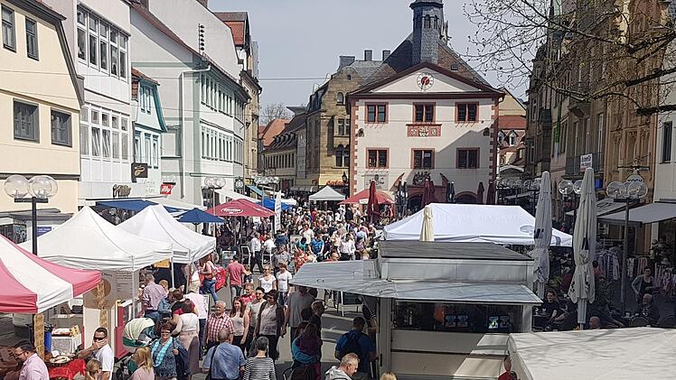 Ein Bild aus Zeiten vor der Pandemie: Ein verkaufsoffener Sonntag vor zwei Jahren. Foto: Klaus Bollwein
