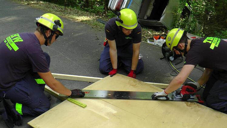 Maßarbeit der THW-Helfer.alle Fotos: Christian Licha