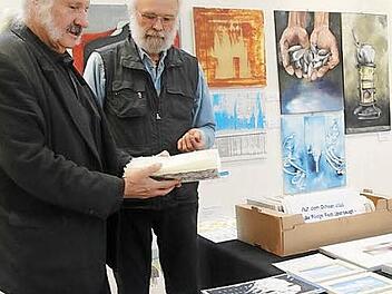 Sie sind die Organisatoren der 34. Kunstmesse: Ingo Cesaro und Peter M. Bannert. Sie hoffen auf viele Besucher. Foto: Veronika Schadeck