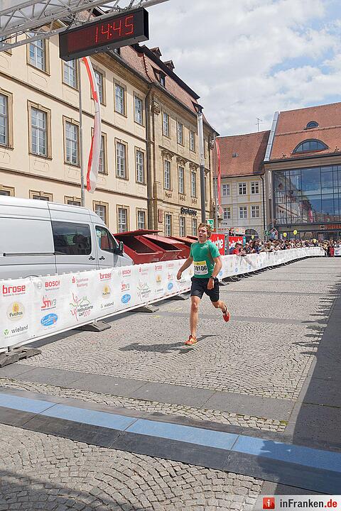 Weltkulturerbelauf 2017 in Bamberg: Der Zieleinlauf am Maxplatz