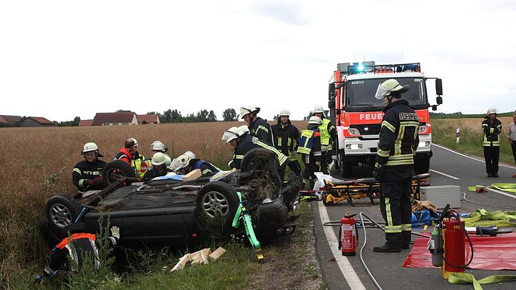 Schwerer Unfall bei Dondörflein  Foto: Richard Sänger