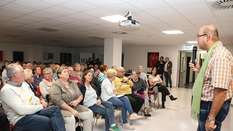 Markus Ipta, Vorsitzender des Hospizvereins Kulmbach, informierte auf Einladung der Fachverlage und der Bayerischen Rundschau im Verlagsgebäude der Mediengruppe Oberfranken über die Patientenverfügung aus medizinischer Sicht.Alexander Müller
